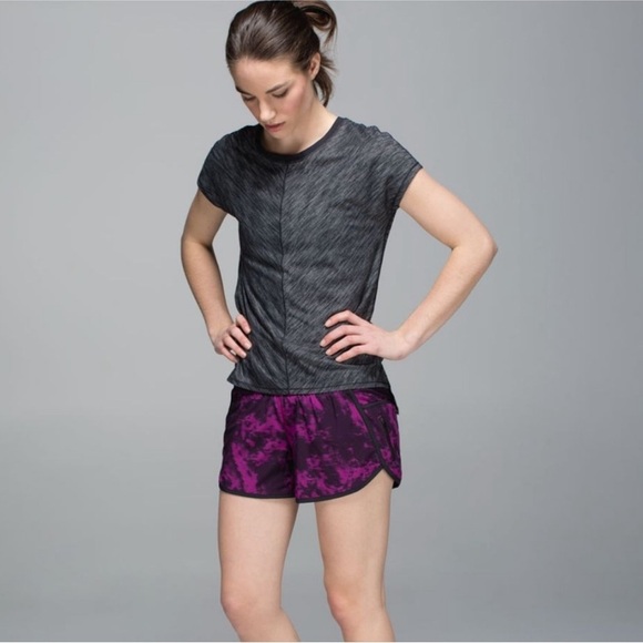 Lululemon Run Times 4-way Stretch Shorts Breezie Regal Plum Black Size 4 - Picture 2 of 13